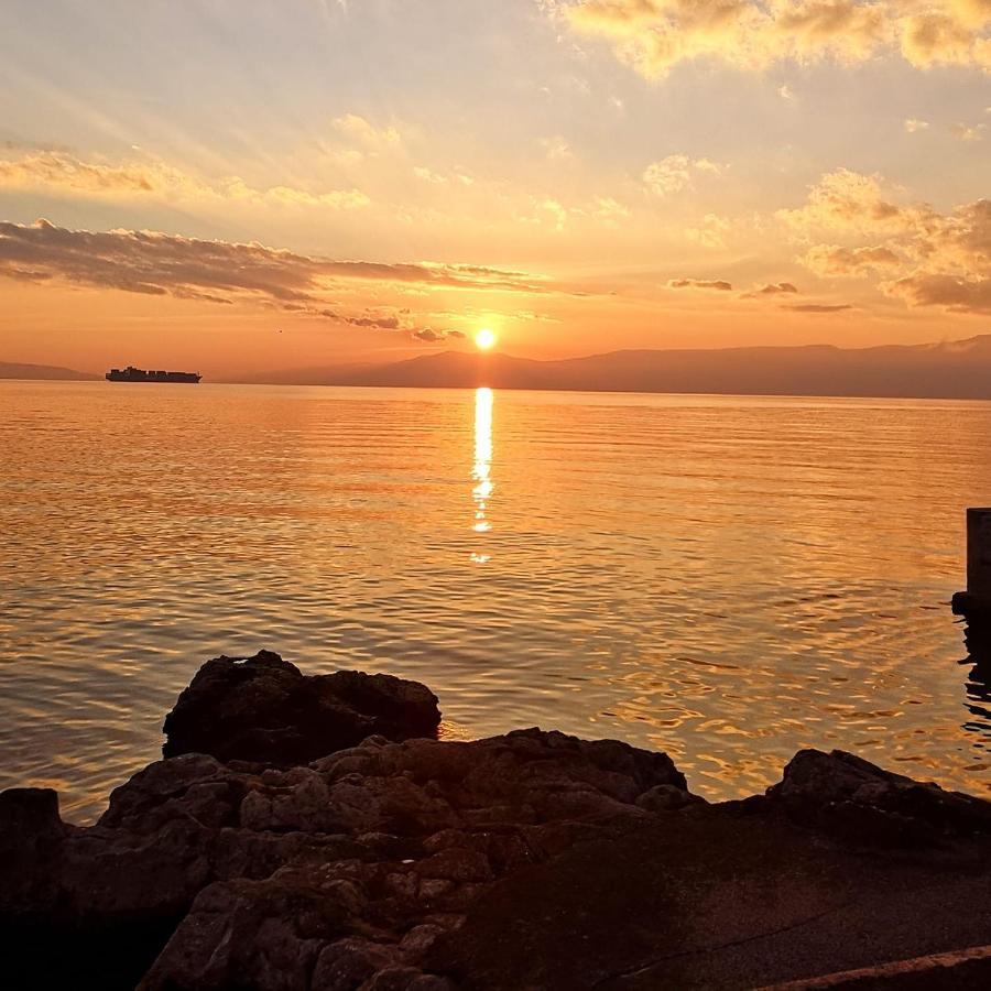 Volcano Rijeka Exterior foto